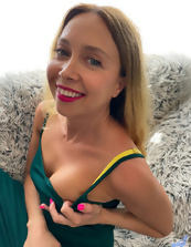 Blond mom in yellow lingerie loves hot nude fingering