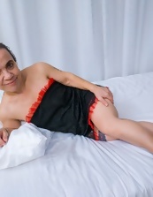 Horny dwarf flaunting her fuckable nude MILF body on cam