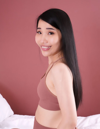 Asian Milf Nude Spread And Pussy Close-Up